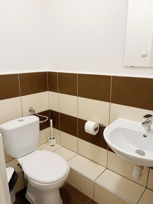 1#Parliament Sunflower Apartments Room Budapest Exteriör bild